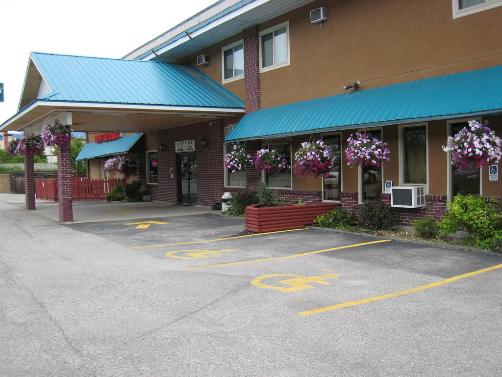 Canadas Best Value Inn & Suites-Castlegar Exterior photo