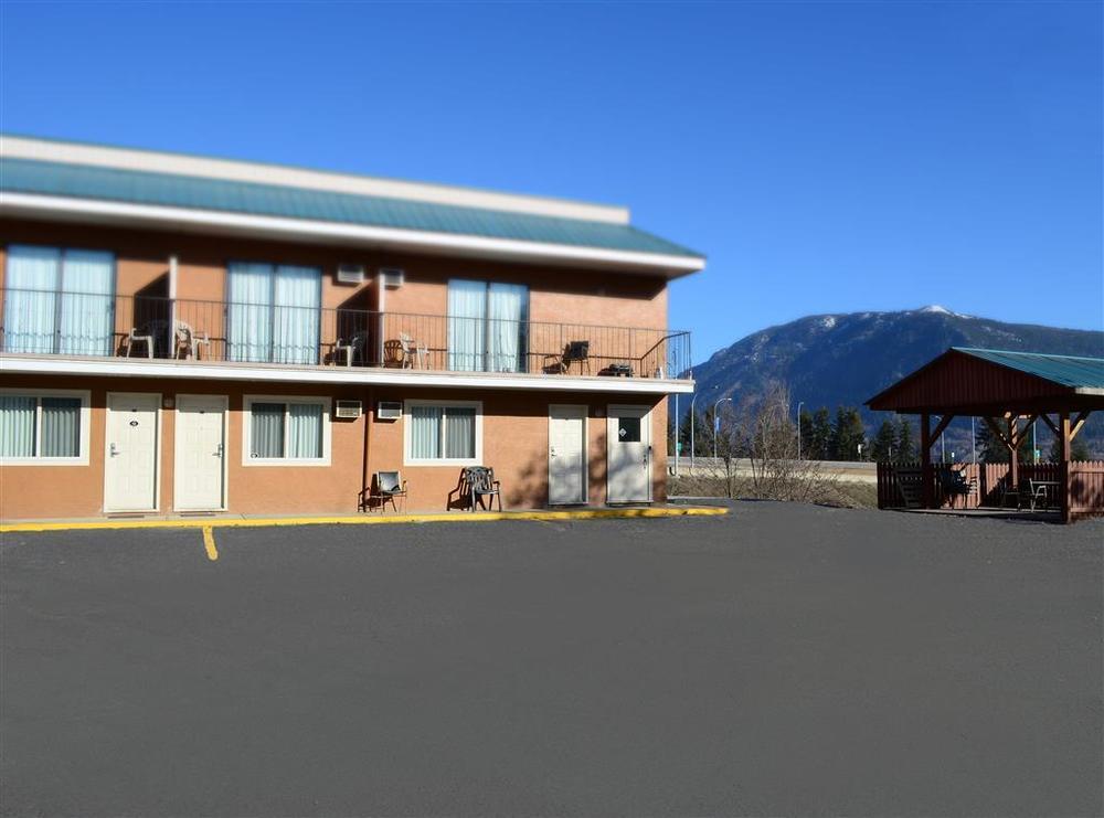 Canadas Best Value Inn & Suites-Castlegar Exterior photo