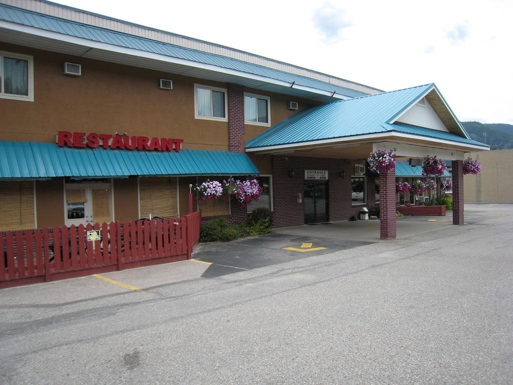 Canadas Best Value Inn & Suites-Castlegar Exterior photo