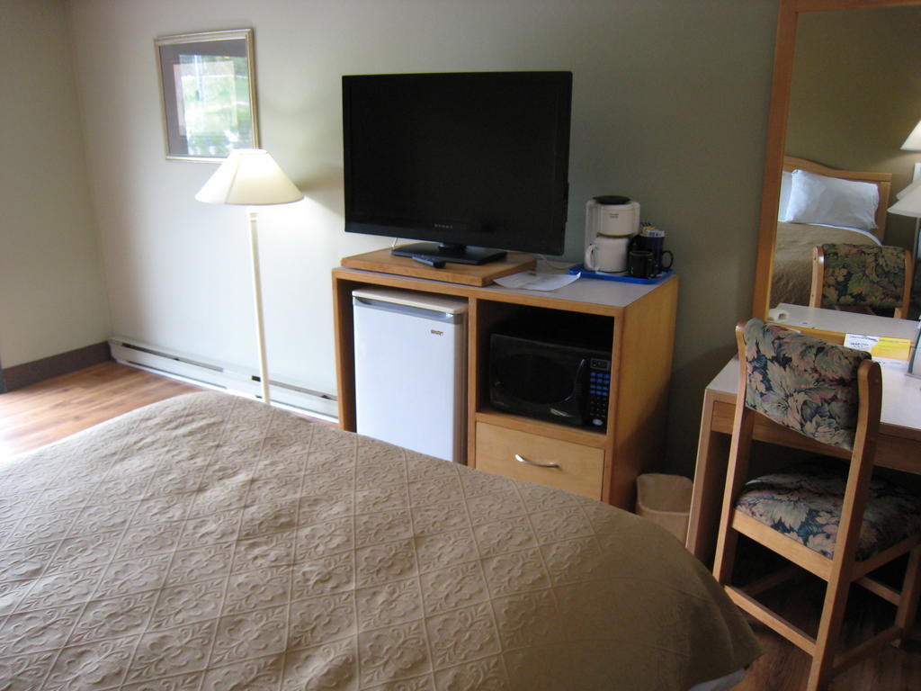 Canadas Best Value Inn & Suites-Castlegar Room photo