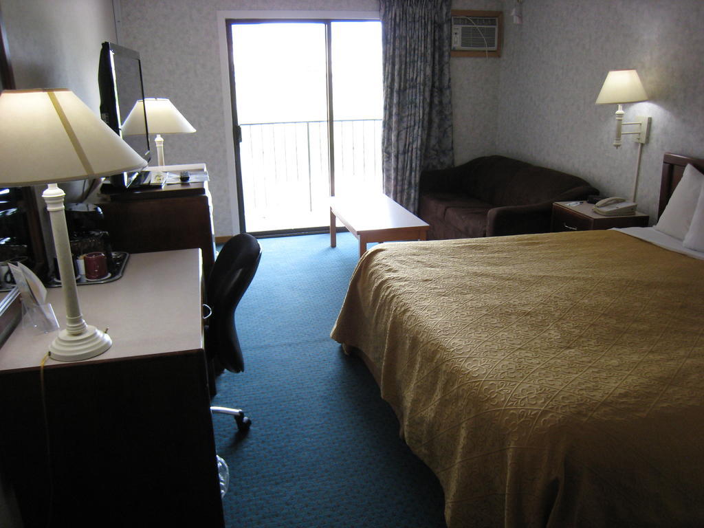 Canadas Best Value Inn & Suites-Castlegar Room photo