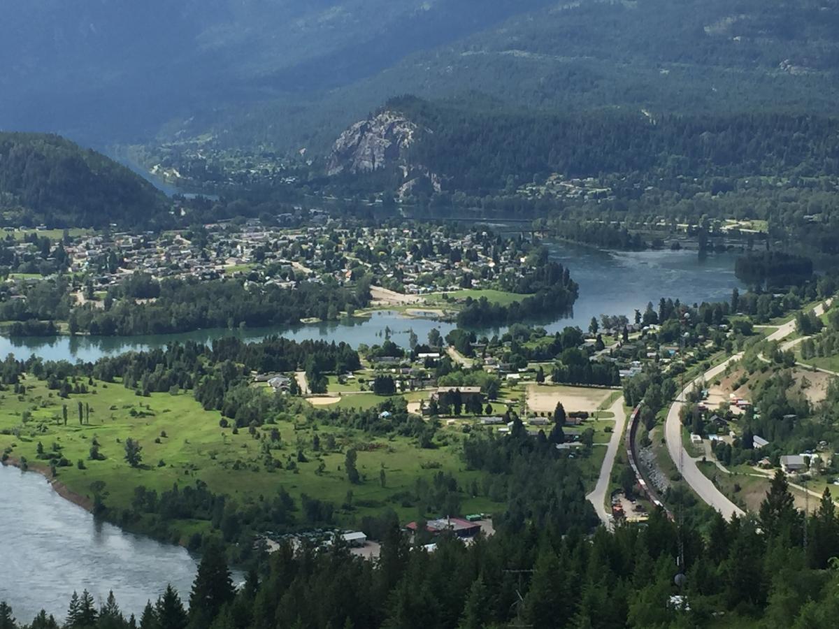 Canadas Best Value Inn & Suites-Castlegar Exterior photo