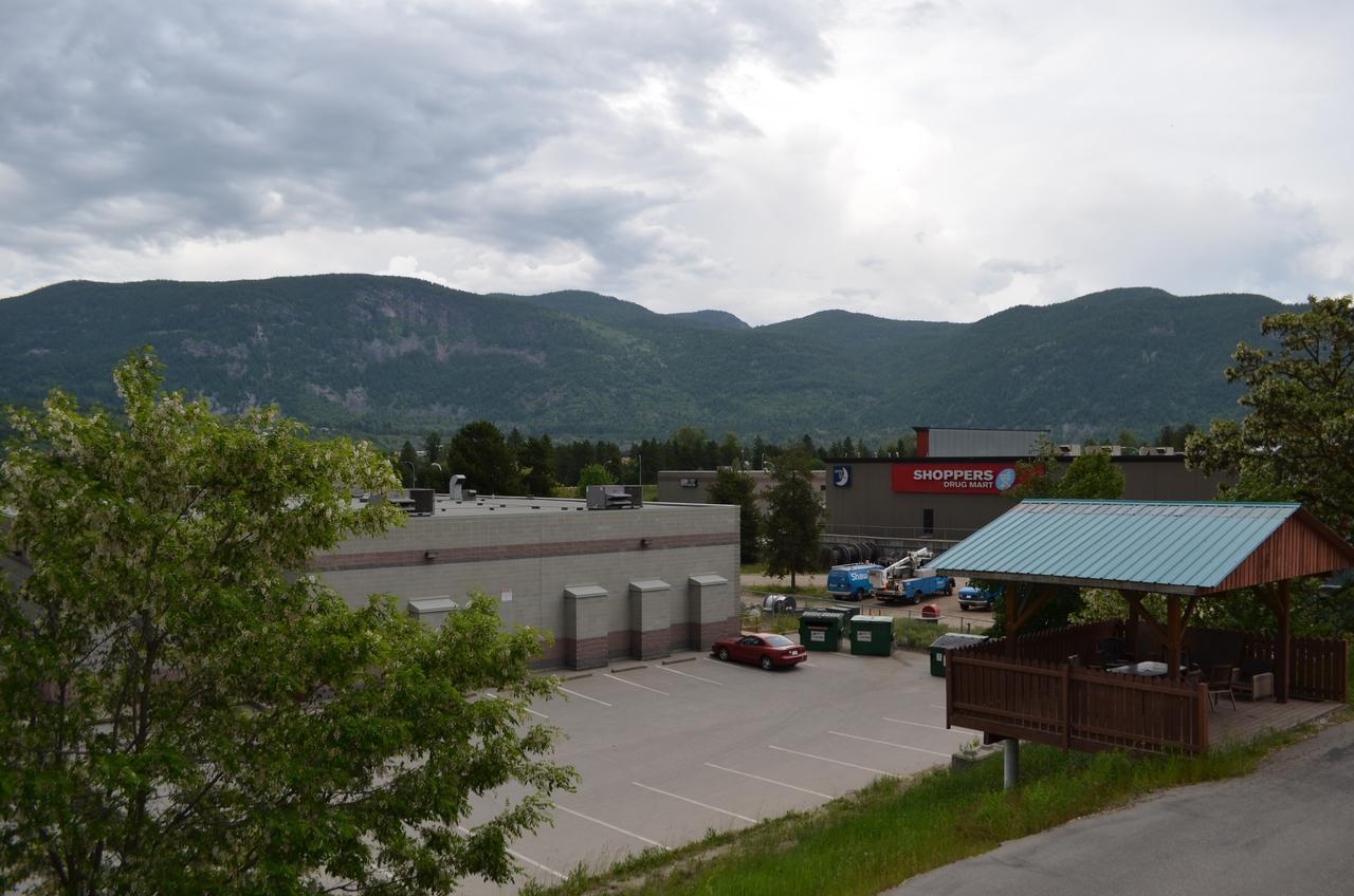 Canadas Best Value Inn & Suites-Castlegar Exterior photo